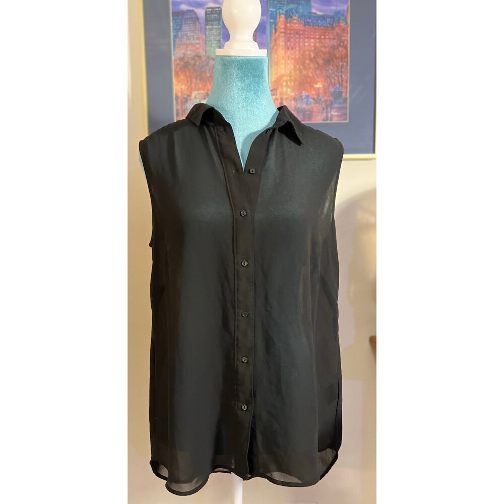 H & M sheer sleeveless black button up
Excellent condition